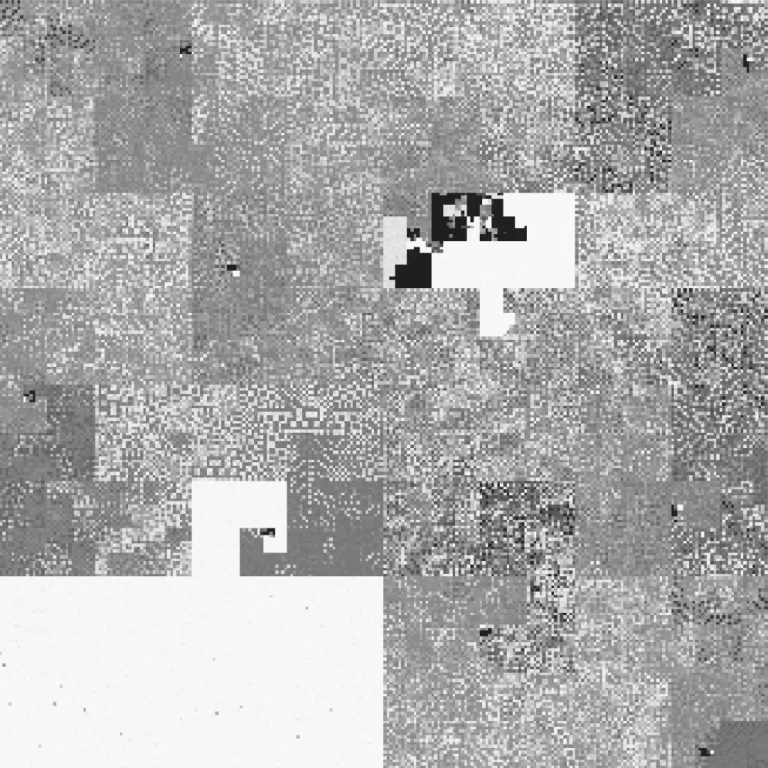 Collective fragments and materiality of digital medium