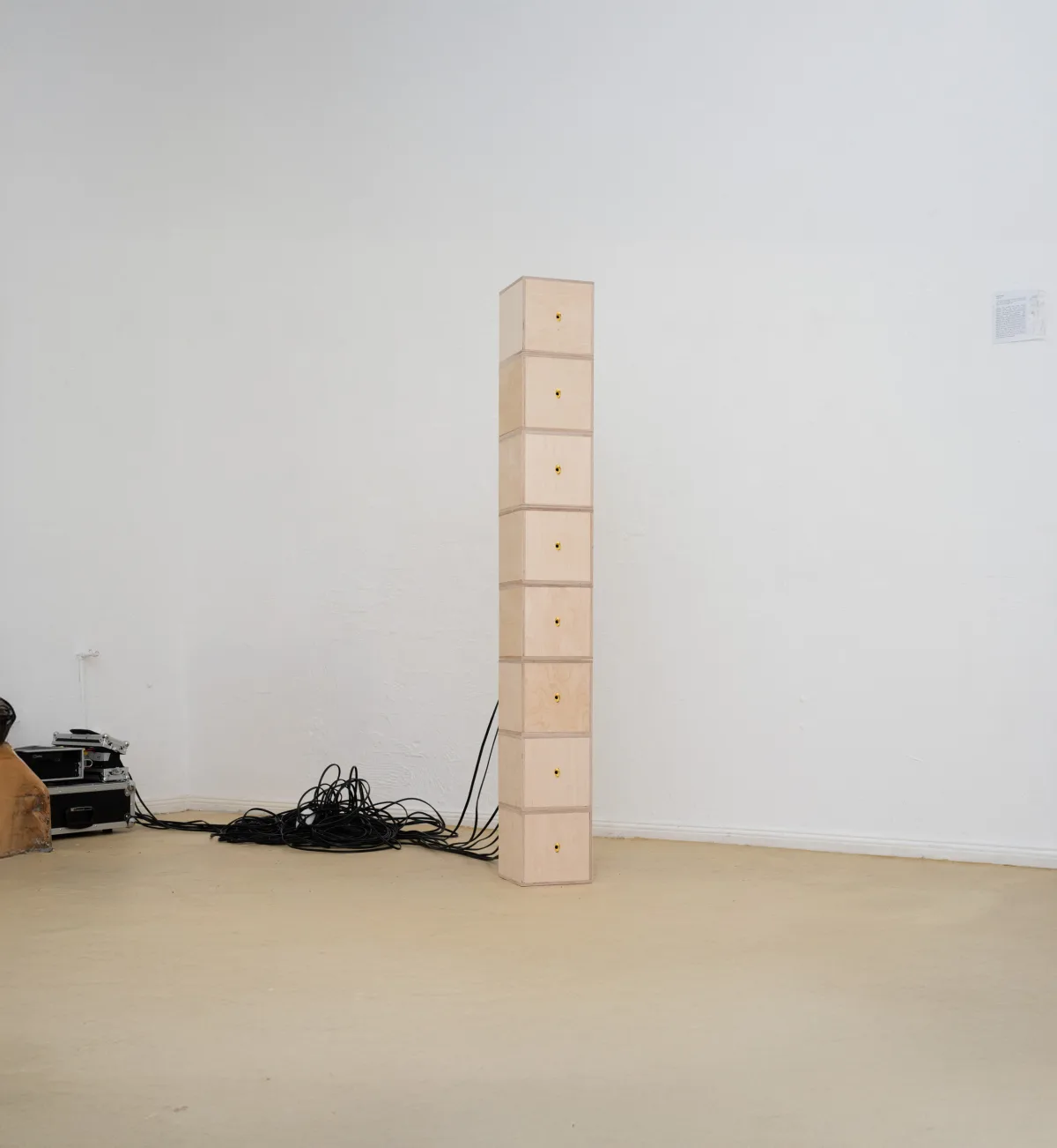 Groundless &ndash; Birds, Models & Plastic Songs